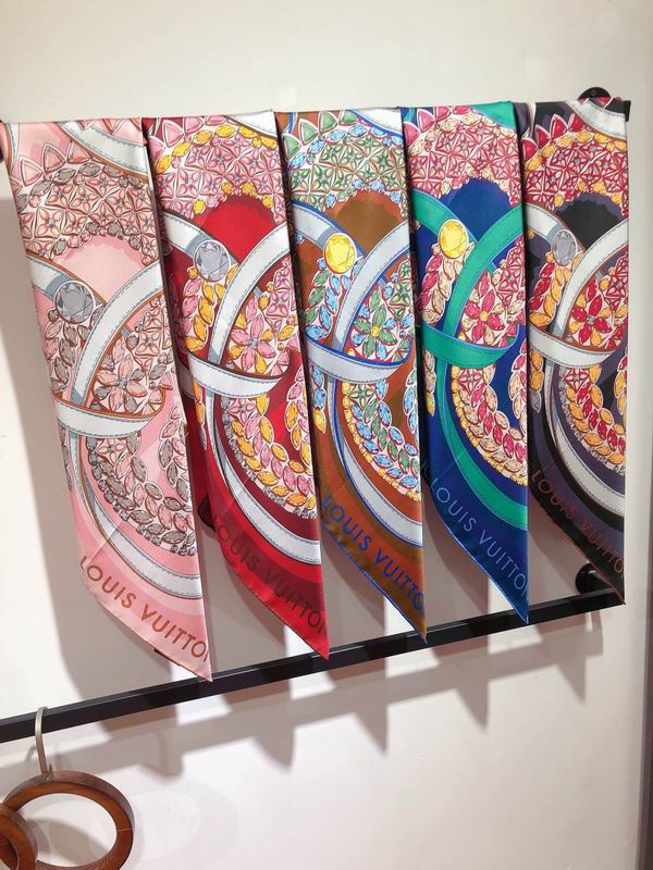 LV silk scarf 90X90cm E14